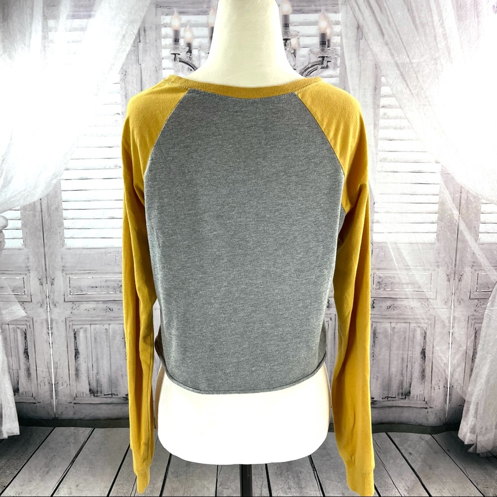 Friends cropped raglan tee - Picture 3 of 4